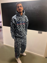 Load image into Gallery viewer, SENSUAL SNOWLEOPARD UNISEX TRAININGSPAK
